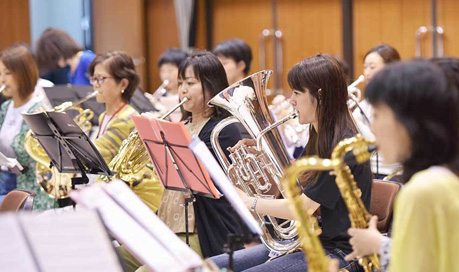 いこま市民吹奏楽団いこままブラス演奏風景